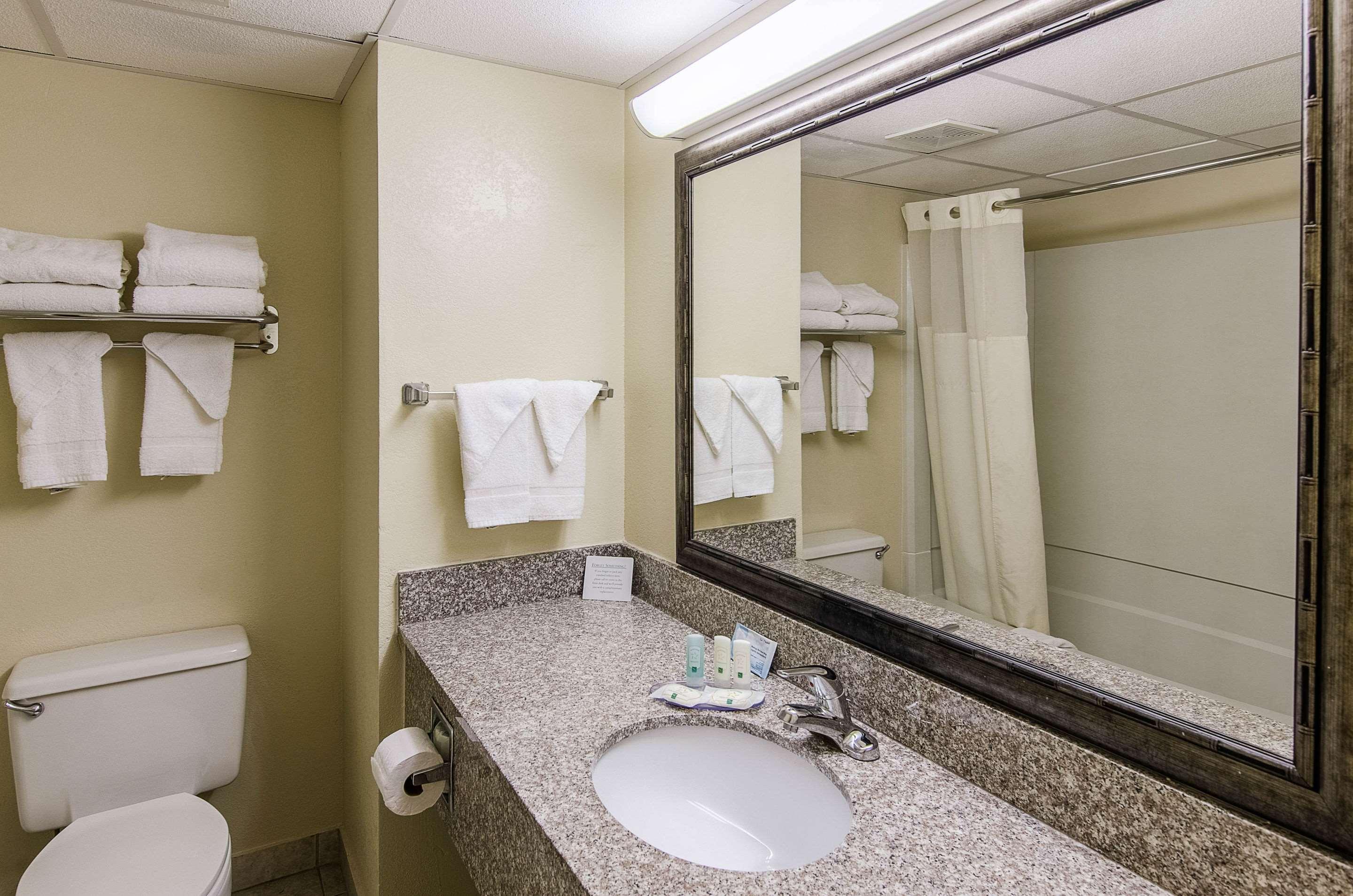 Quality Inn & Suites Lexington Near I-64 And I-81 Timber Ridge Bagian luar foto