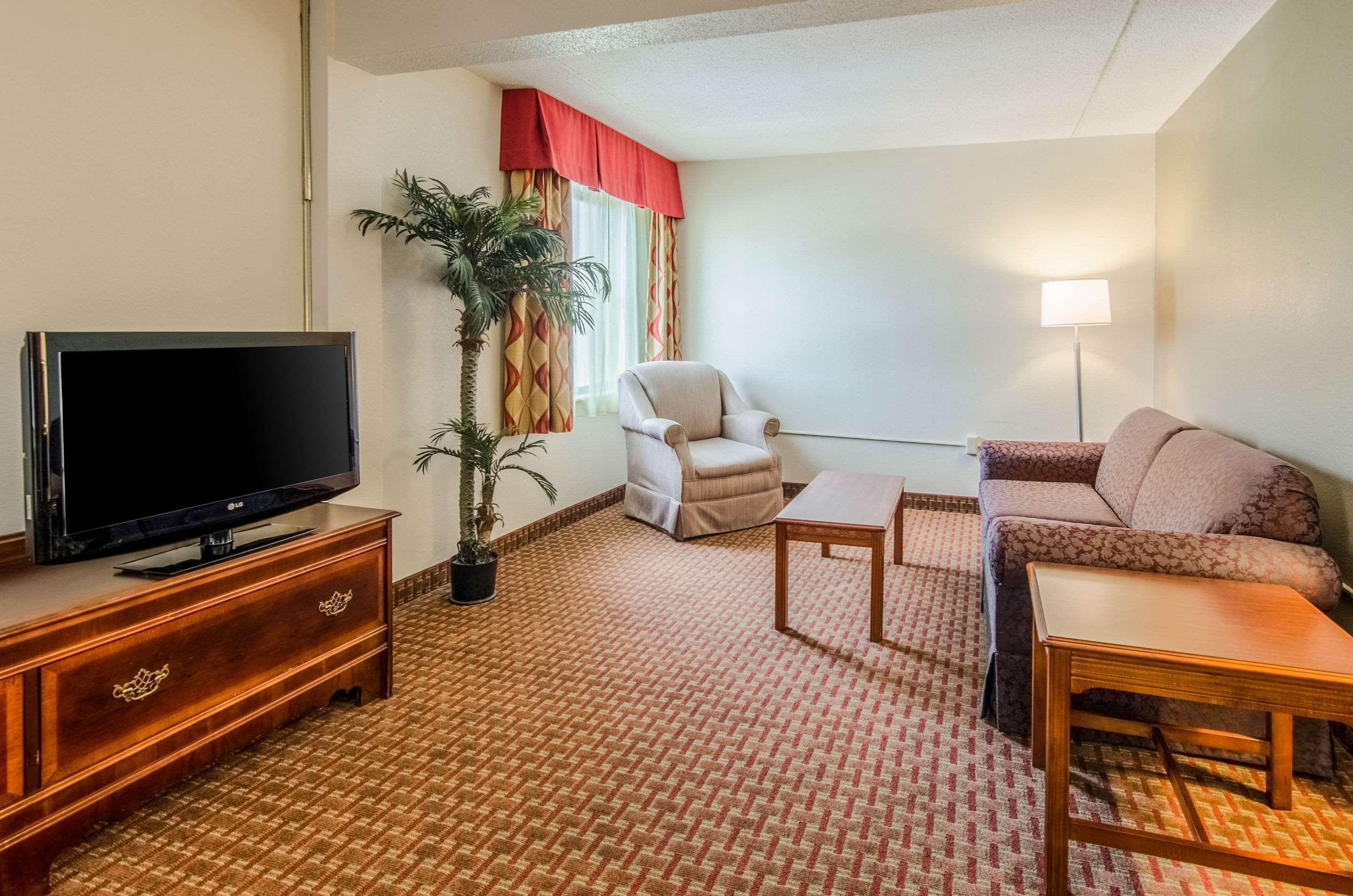 Quality Inn & Suites Lexington Near I-64 And I-81 Timber Ridge Bagian luar foto