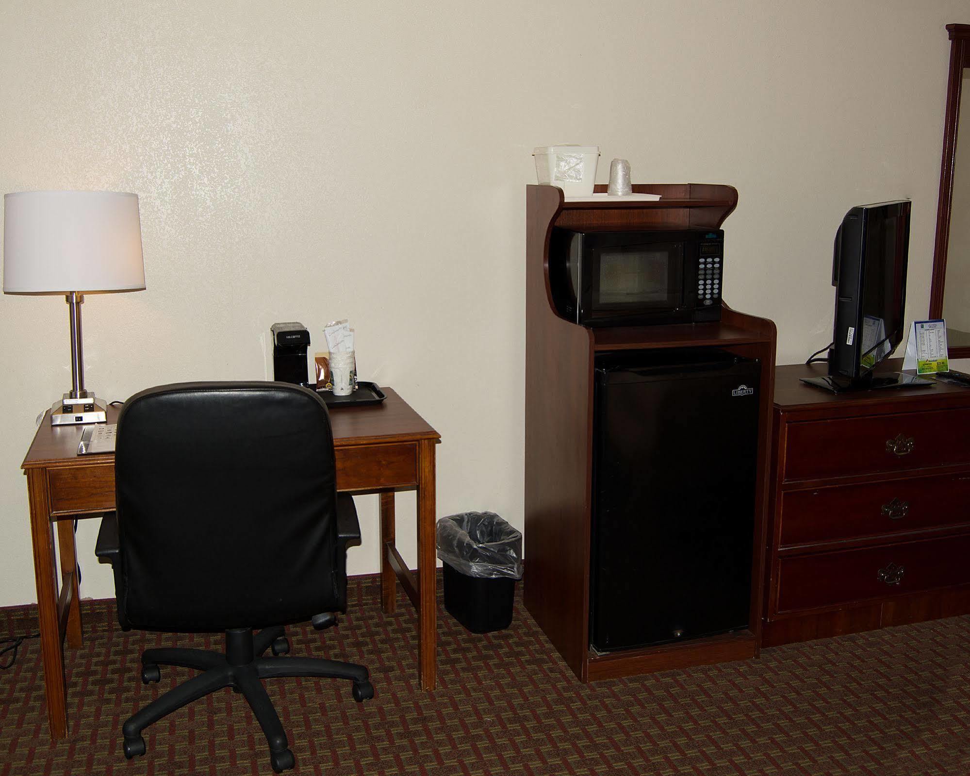 Quality Inn & Suites Lexington Near I-64 And I-81 Timber Ridge Bagian luar foto