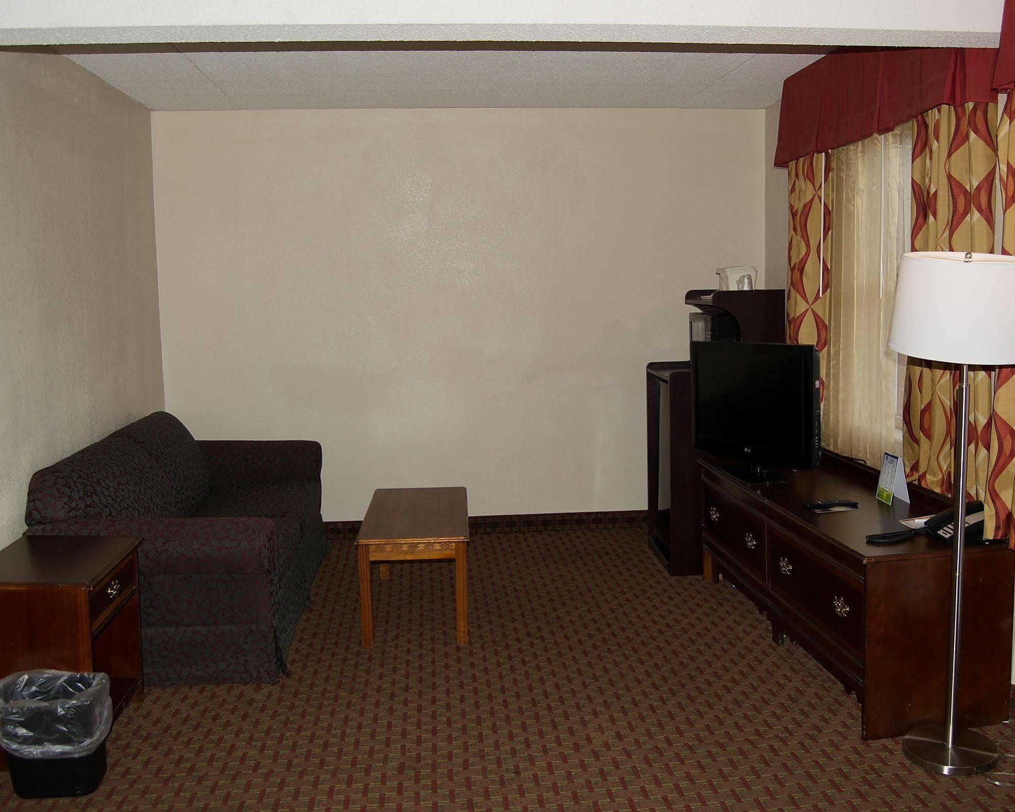 Quality Inn & Suites Lexington Near I-64 And I-81 Timber Ridge Bagian luar foto