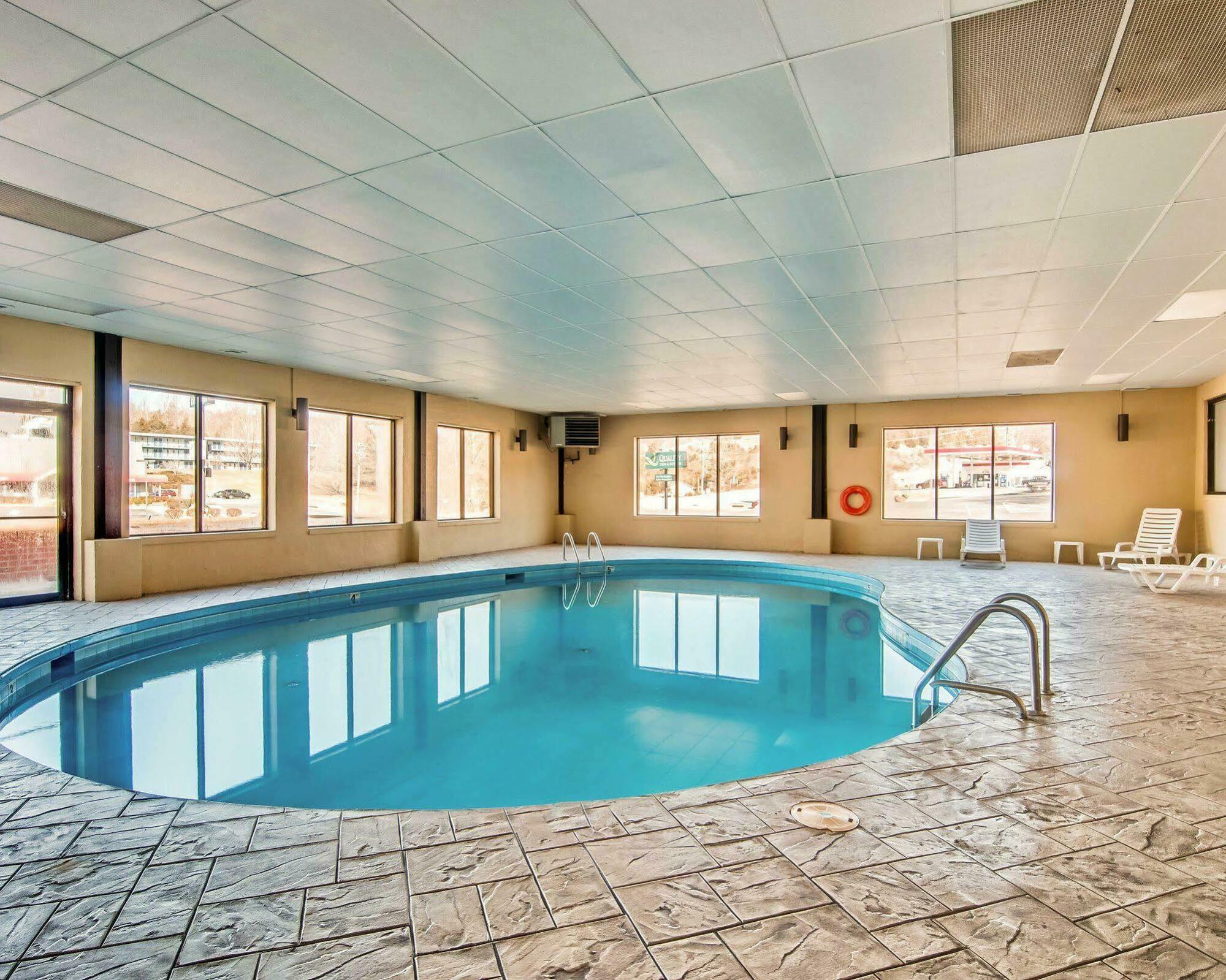 Quality Inn & Suites Lexington Near I-64 And I-81 Timber Ridge Bagian luar foto