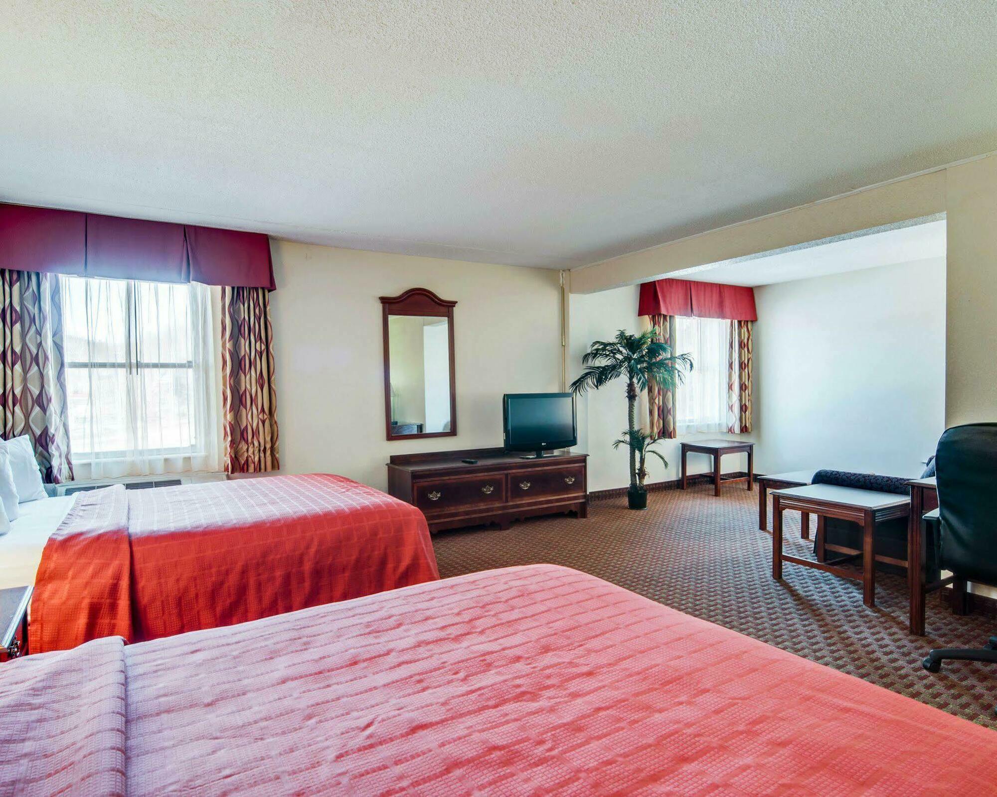 Quality Inn & Suites Lexington Near I-64 And I-81 Timber Ridge Bagian luar foto