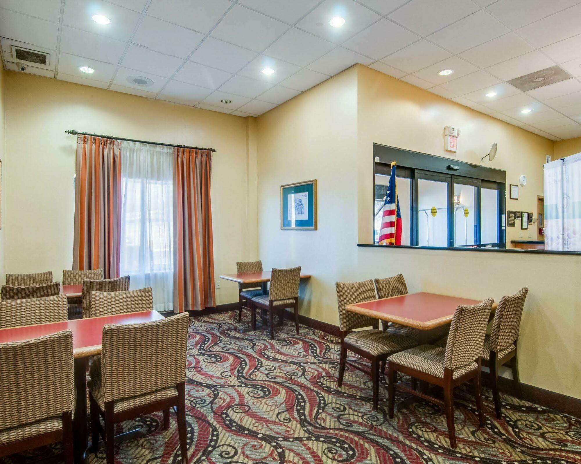 Quality Inn & Suites Lexington Near I-64 And I-81 Timber Ridge Bagian luar foto